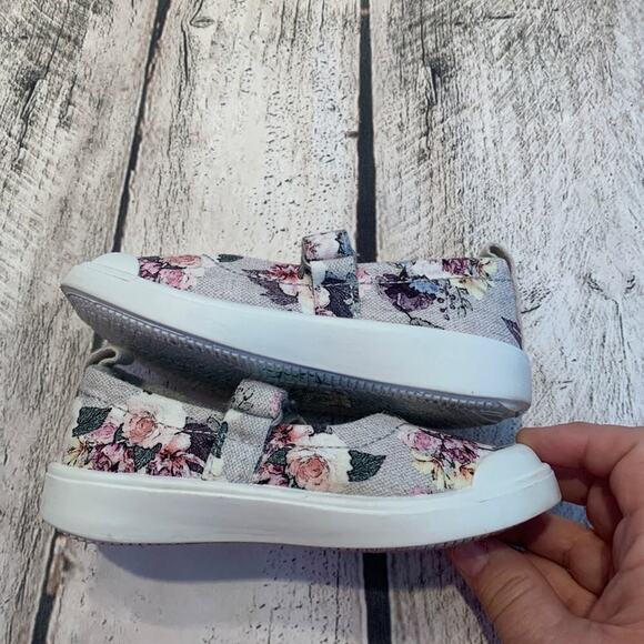 BLOWFISH MALIBU KIDS Girls Floral Mary Jane Sneakers / Size: 8 - Picture 7 of 11